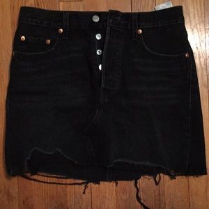LEVI black jean skirt
